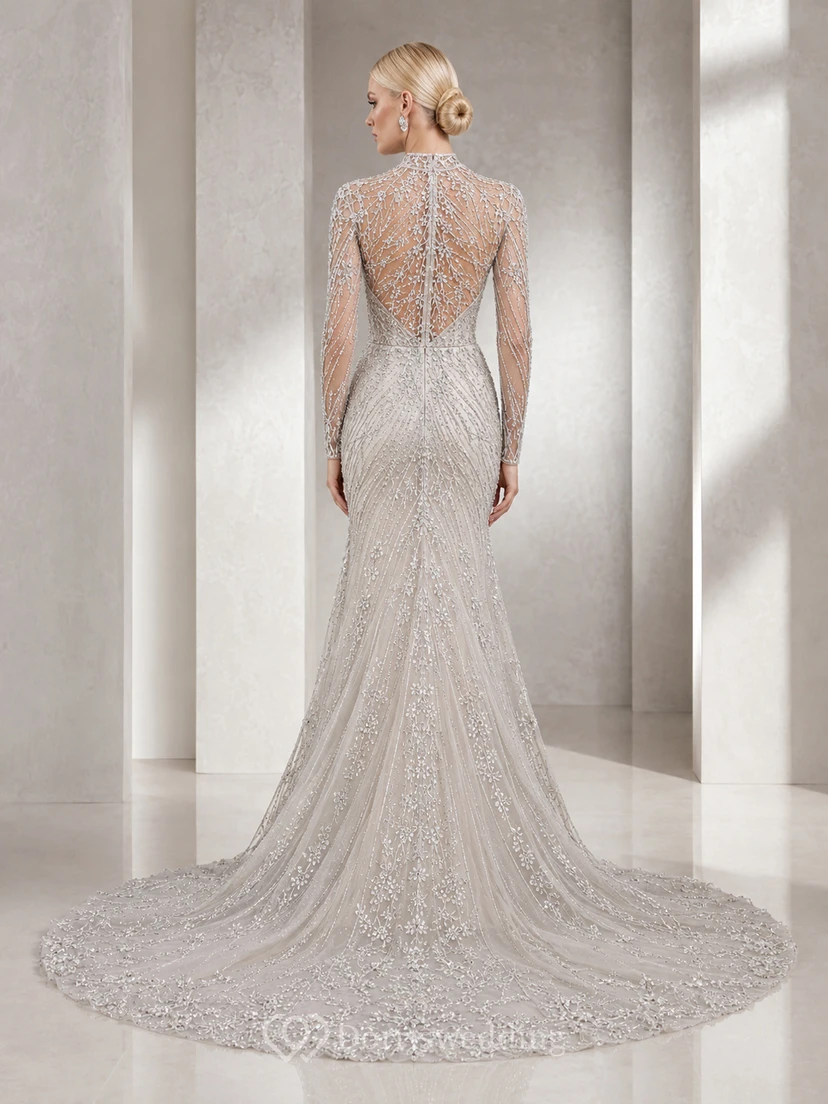 Robe de mariée fourreau en dentelle fendue, col montant, manches illusion longues, fente chapelle view 2