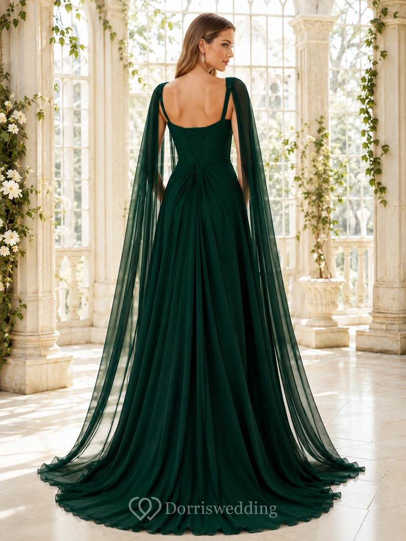 Vestido de quinceañera formal de gasa con tirantes cuadrados largos y capa, color verde oscuro, estilo moderno. view 2
