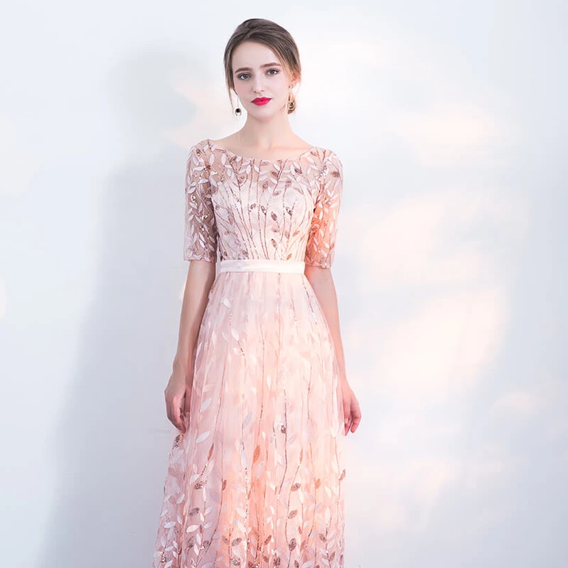 Elegante vestido de noche largo hasta el suelo con mangas cortas y detalles de cuentas. view 4