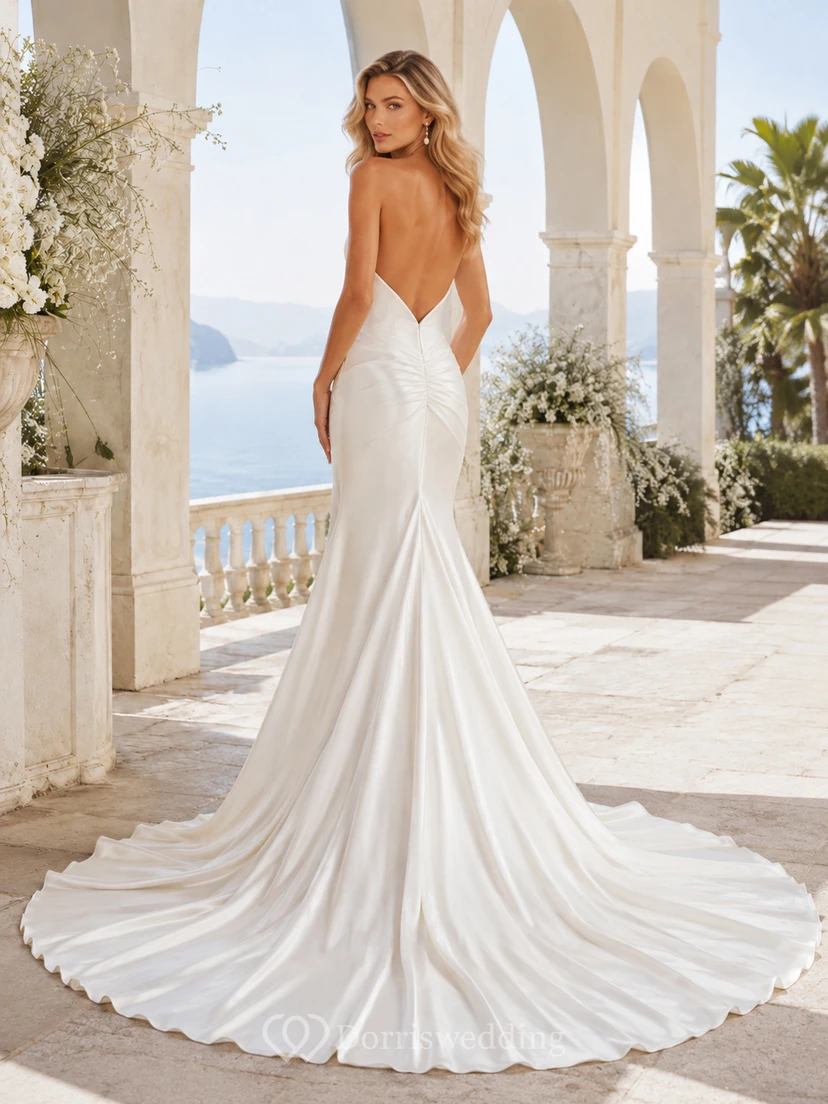 Brautkleid aus Satin im Meerjungfrauenstil, trägerlos, mit Kapellenschleppe und offenem Rückenschlitz view 2