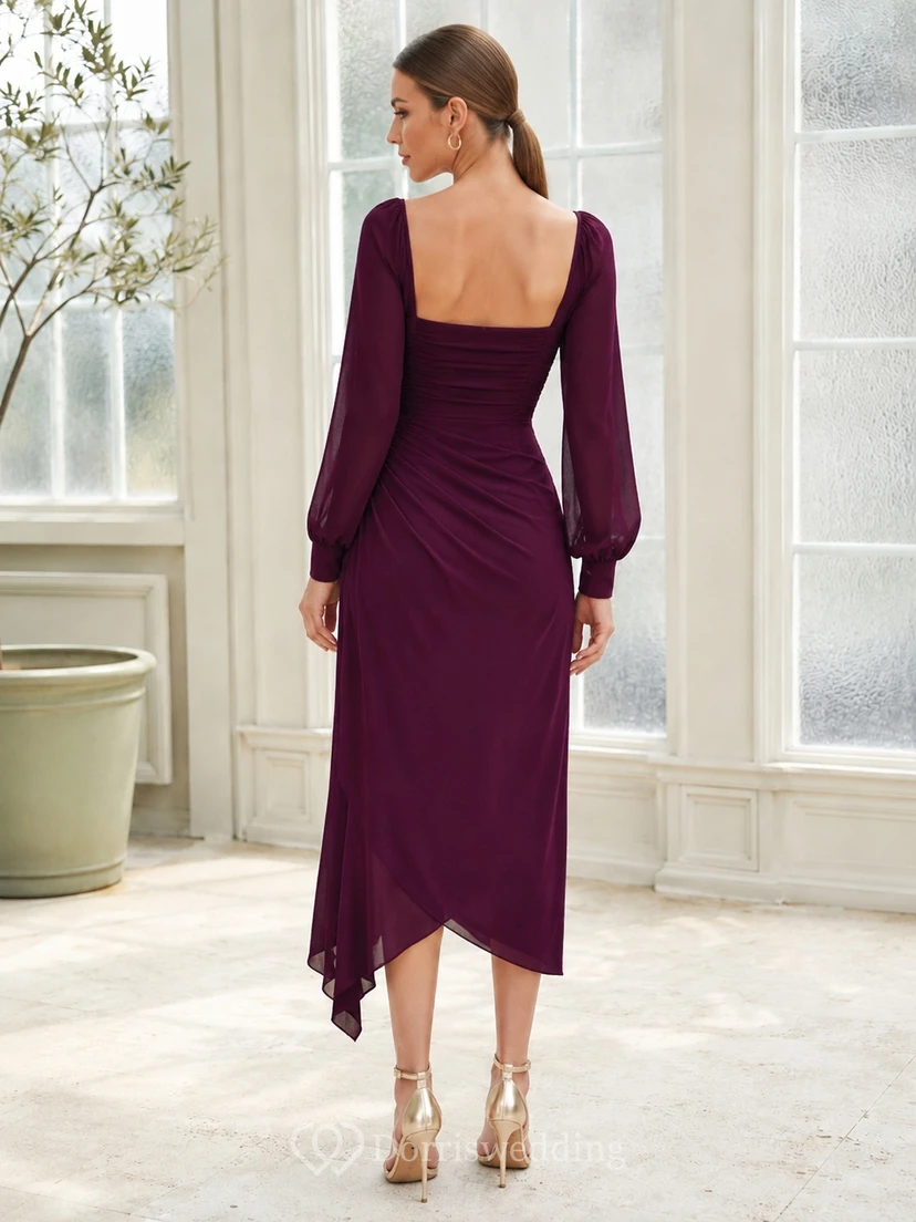 Robe de bal midi prune à manches longues, encolure carrée, corsage froncé, taille cintrée et jupe asymétrique. view 2