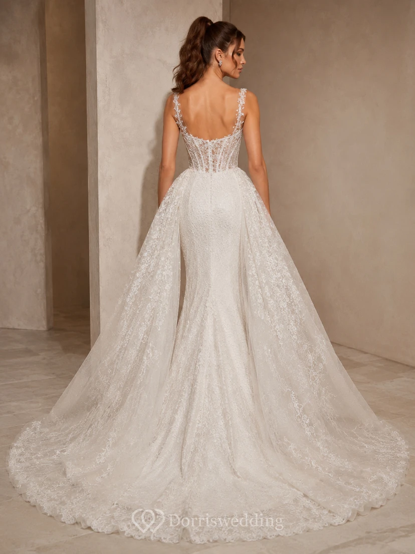 Robe de mariée de soirée en satin et dentelle, col carré, sans manches, fourreau, traîne chapelle, jupon amovible view 2