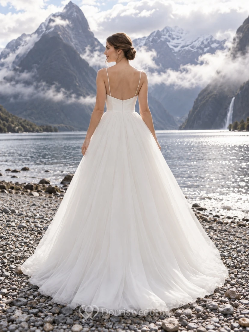 Schlichtes, bodenlanges Brautkleid aus Spaghetti-Tüll in A-Linie mit Herzausschnitt view 2