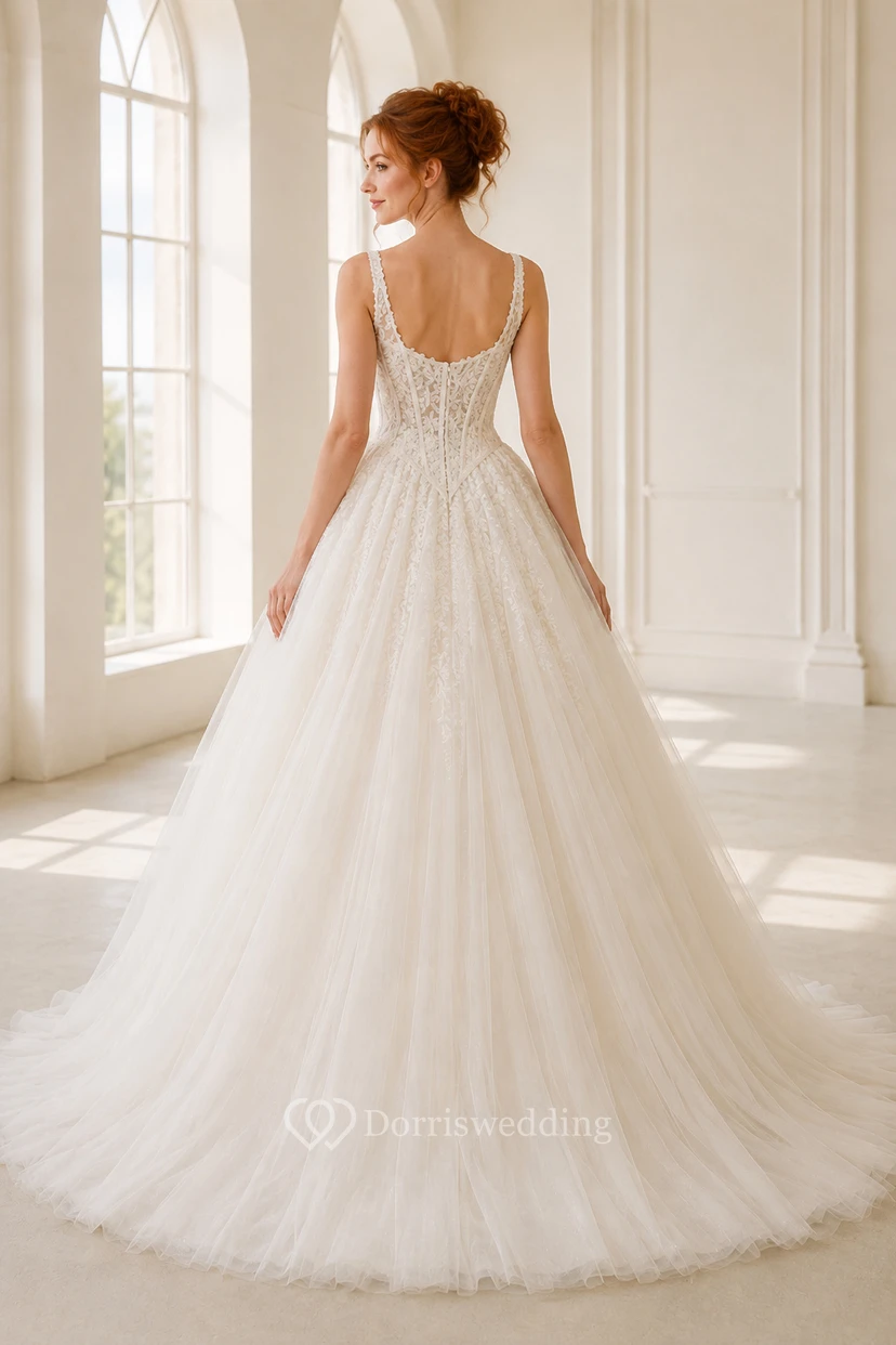 Vestido de novia de gala de tul con tirantes finos y corpiño de encaje. view 2