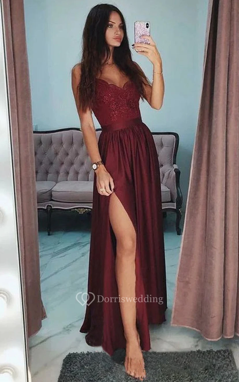 Sexy Spaghetti-Top mit Schlitz vorne, Empire-Applikationen, Partykleid