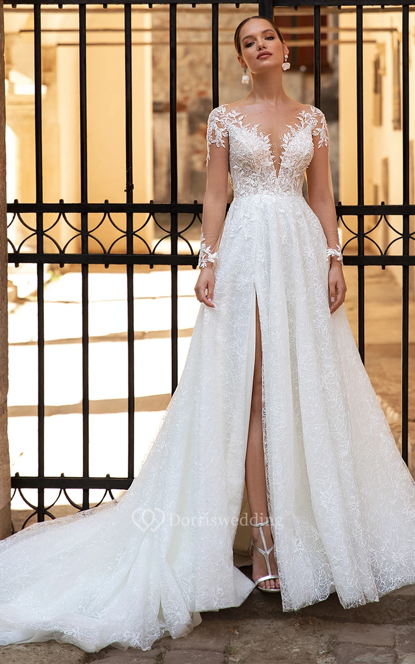 Robe de mariée en tulle coupe trapèze, traîne balayée, fente sur le devant et perles view 4