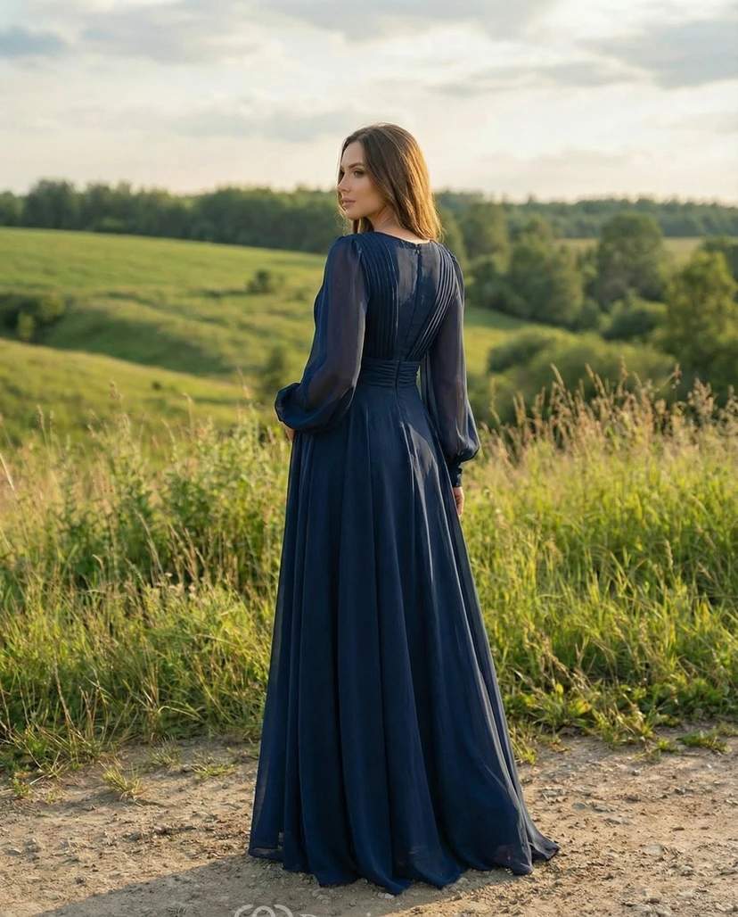 Dunkelblaues Umstandsabendkleid mit V-Ausschnitt, transparenten langen Ärmeln und Chiffonrock view 2