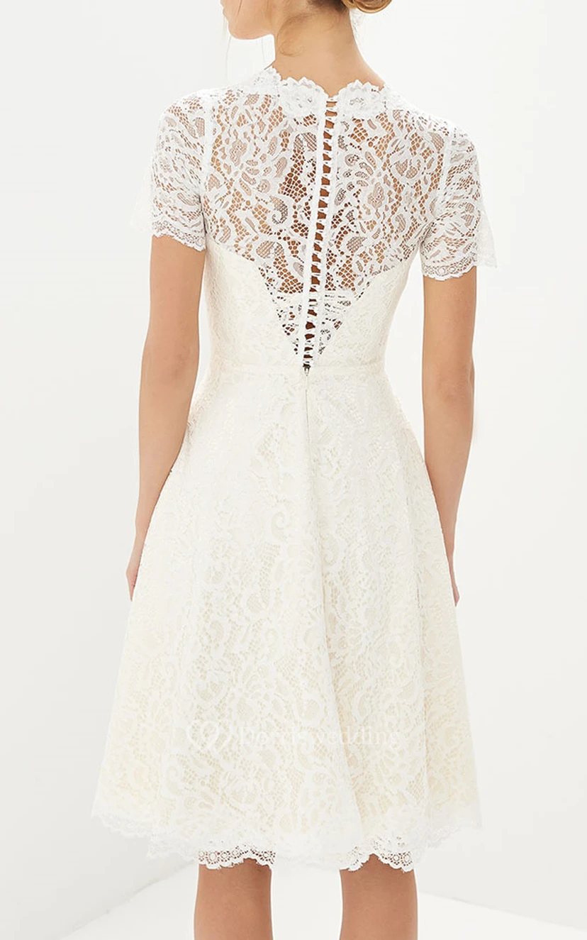 Robe de mariée décontractée en dentelle, coupe trapèze, longueur genou, col bijou, deux pièces view 2
