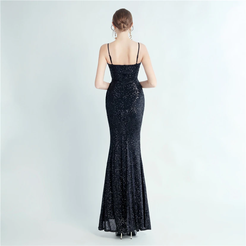 Robe de soirée longue à sequins haute densité, plissée, fendue sur le côté et à bretelles view 24