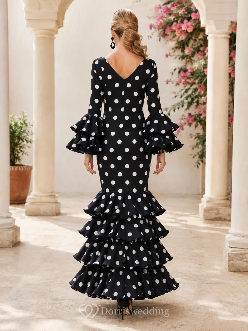Schwarzes, weißes, gepunktetes Flamenco-Kleid mit U-Boot-Ausschnitt, langen Glockenärmeln und Stufenrock im Meerjungfrauen-Stil, bodenlang, mit Rundhalsausschnitt und langen Glockenärmeln view 2