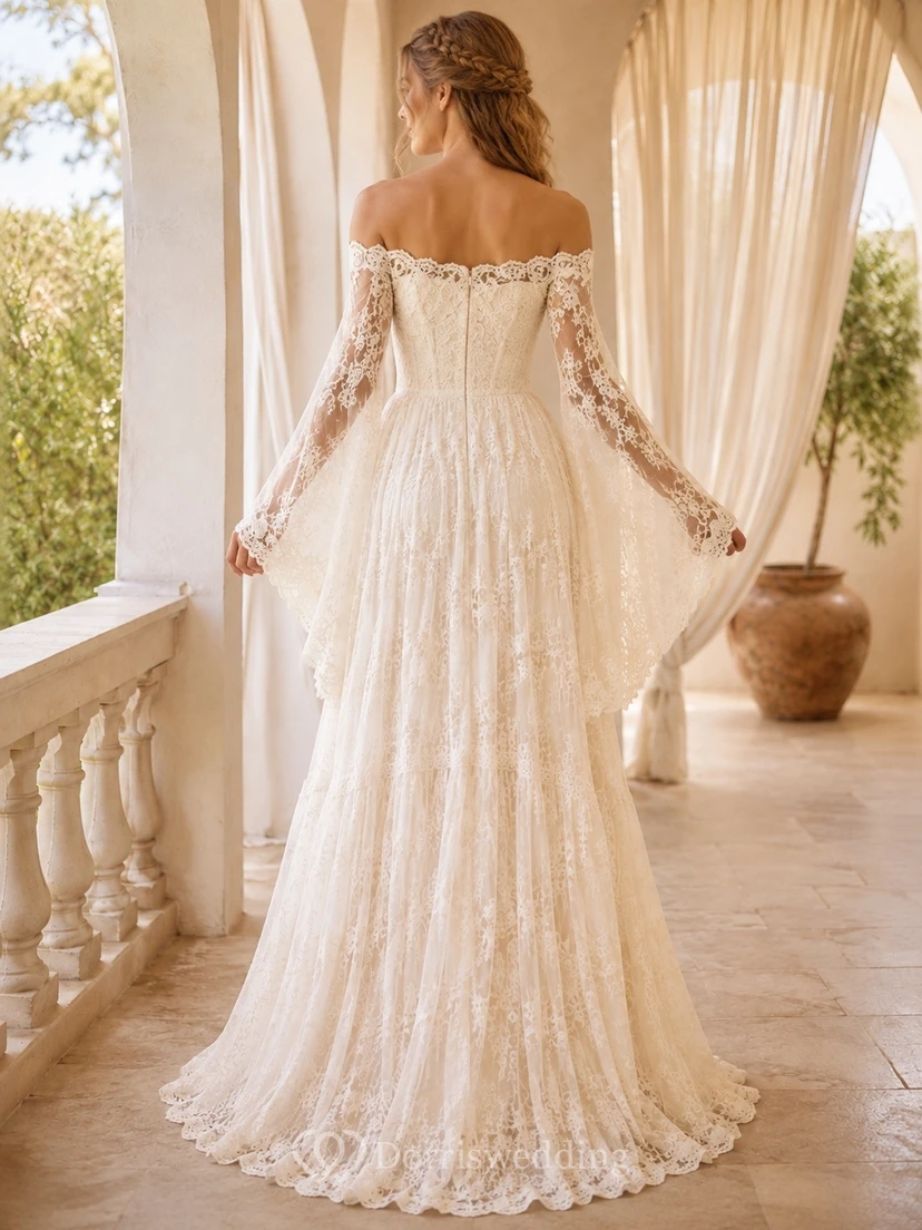 Vestido de novia romántico de encaje con hombros descubiertos, mangas acampanadas, corte en A y cola larga. view 2
