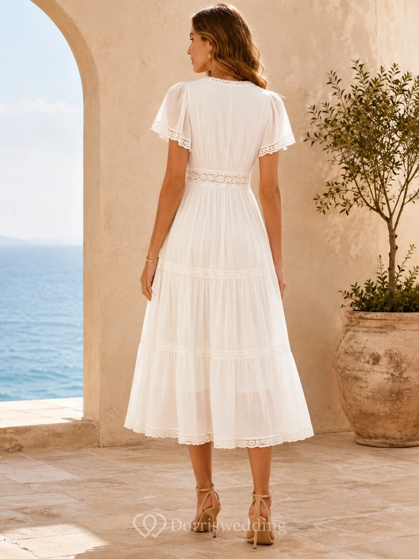 Vestido bohemio blanco de largo midi con escote en V y mangas con volantes. view 2