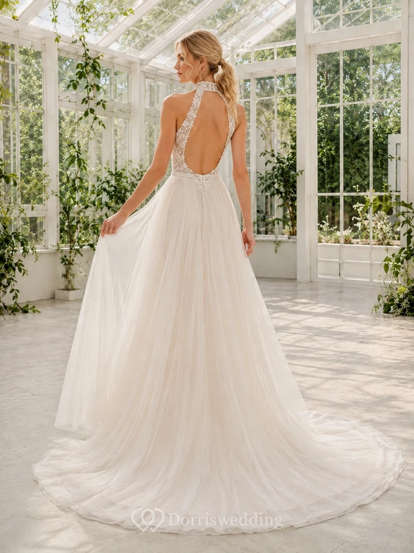 Vestido de novia de cuello alto, corte A, encaje y tul con espalda descubierta view 2