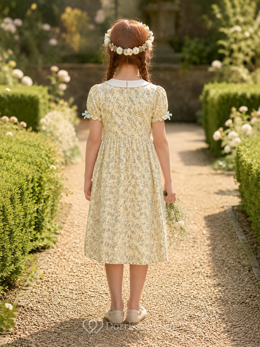 Robe de demoiselle d'honneur trapèze en coton imprimé de jonquilles, manches courtes et jupe arrivant au genou view 2