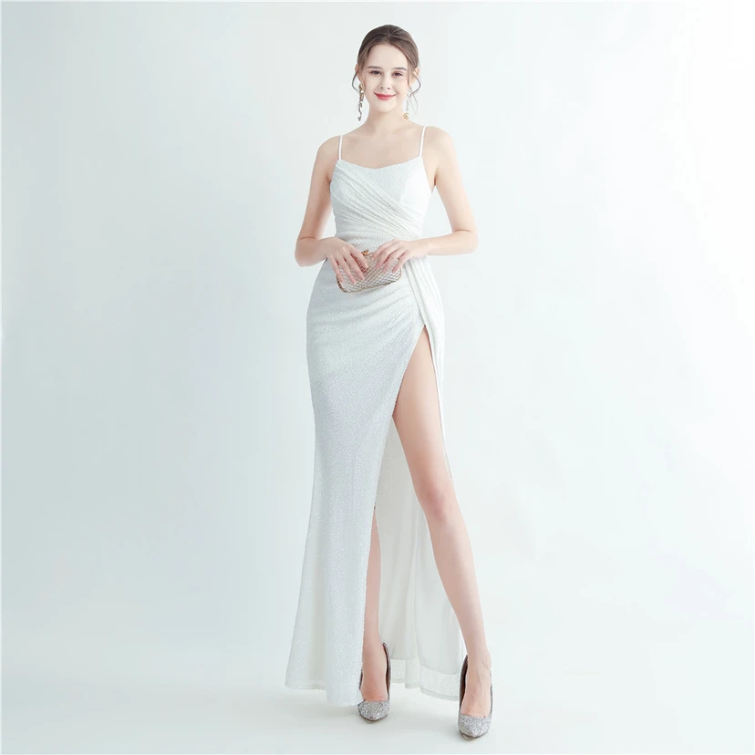 Robe de soirée longue à sequins haute densité, plissée, fendue sur le côté et à bretelles view 82