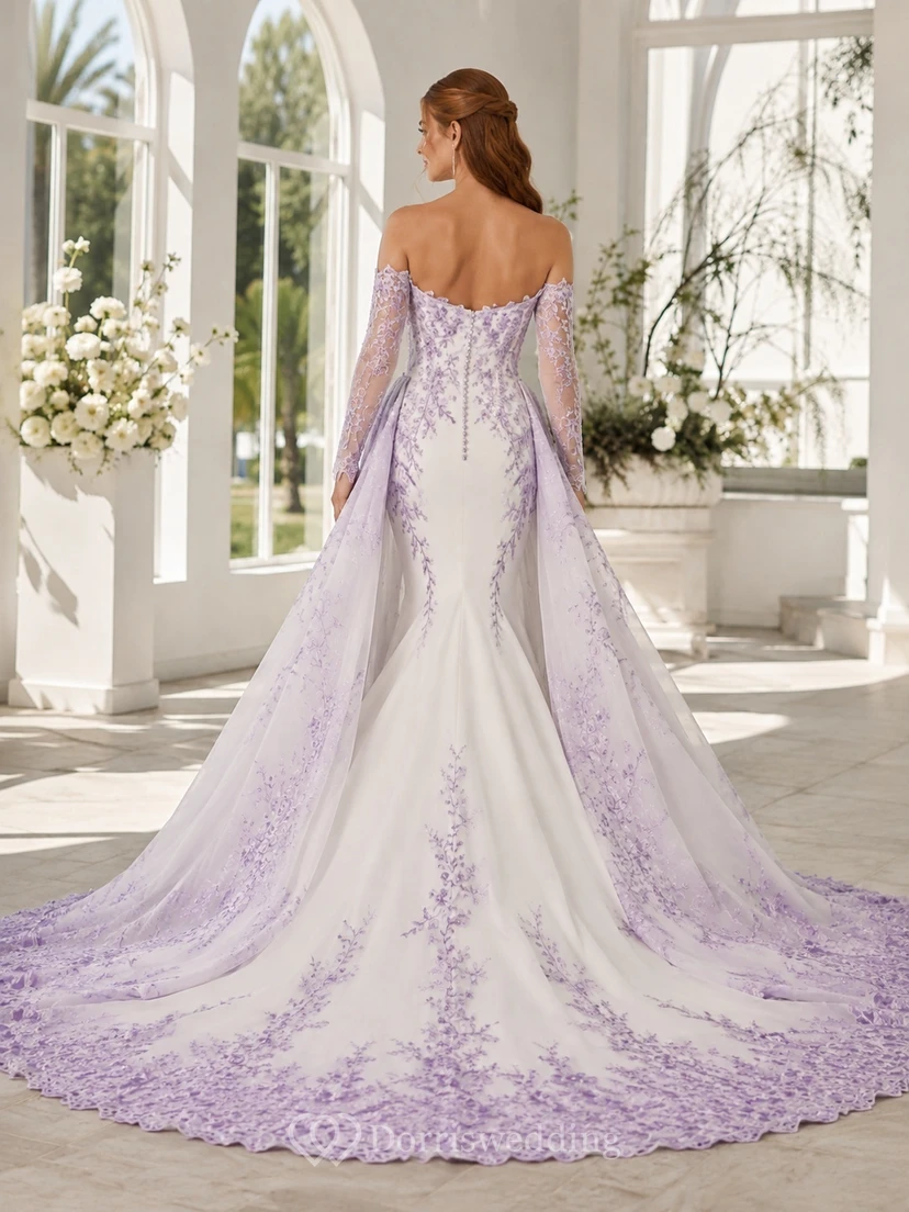 Lavendelfarbenes Brautkleid im Meerjungfrauenstil aus Satin mit floralem Muster, herzförmigem Ausschnitt, langen Ärmeln und Kapellenschleppe view 2