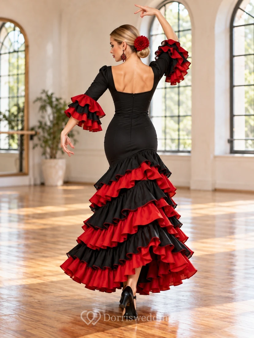 Robe de danse flamenco noire et rouge à décolleté cœur et manches cloche asymétrique view 2
