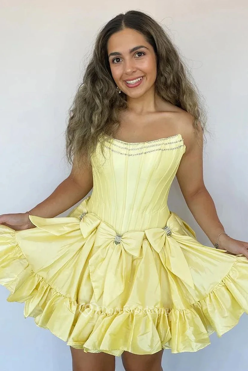 Vestido magenta sin tirantes con lazo y abalorios. view 7