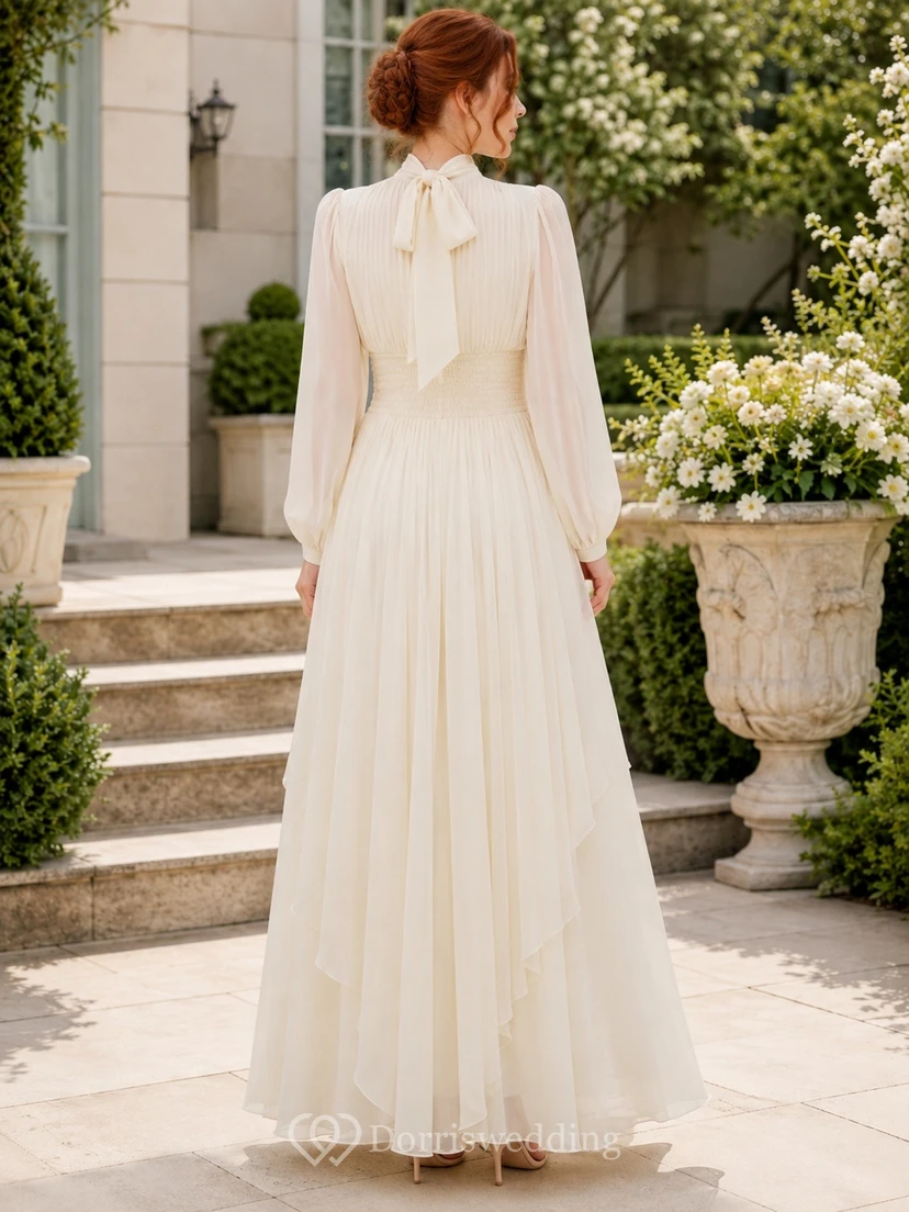 Romantisches champagnerfarbenes Chiffonkleid mit hohem Kragen, langen Ärmeln und Schleife, bodenlang view 2