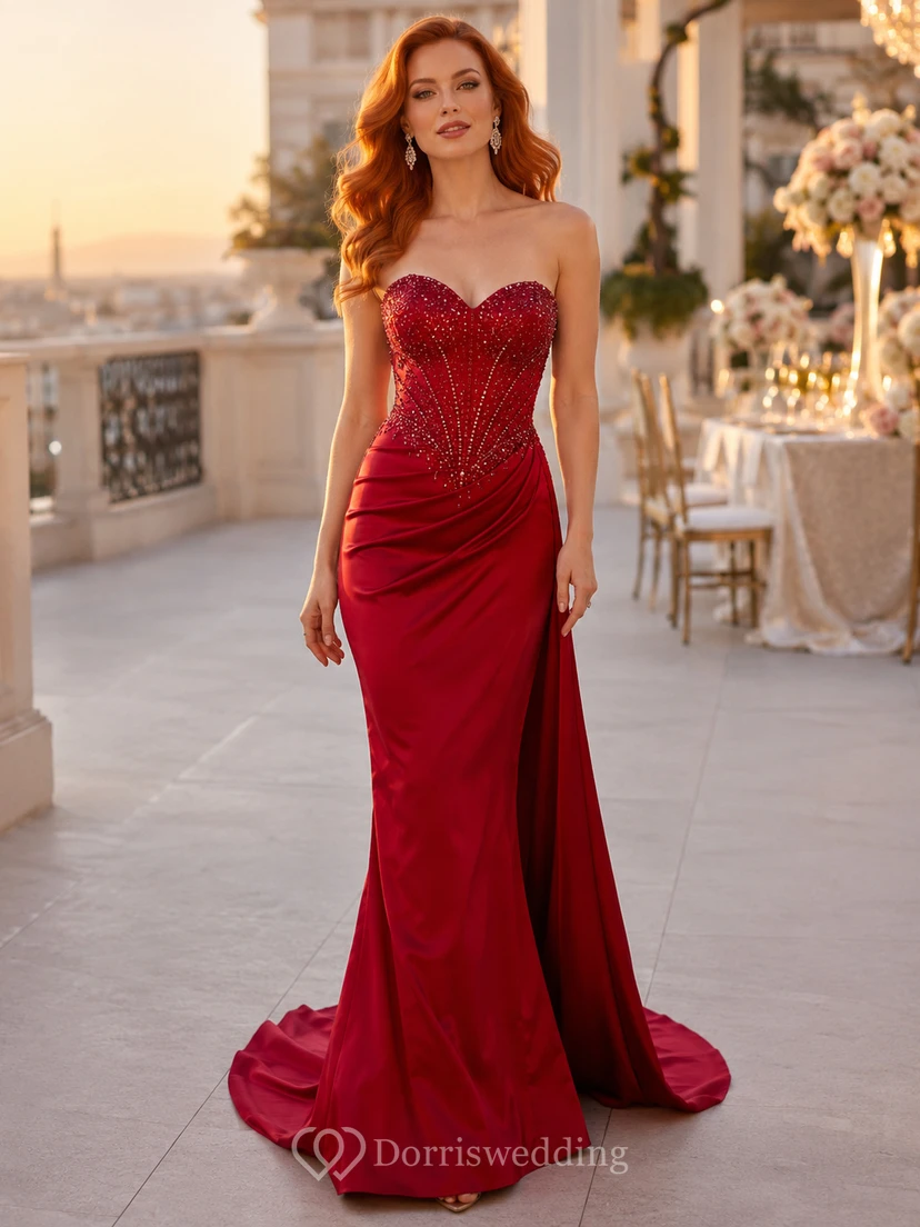 Vestido de sirena rojo sin tirantes de satén con escote corazón y abertura