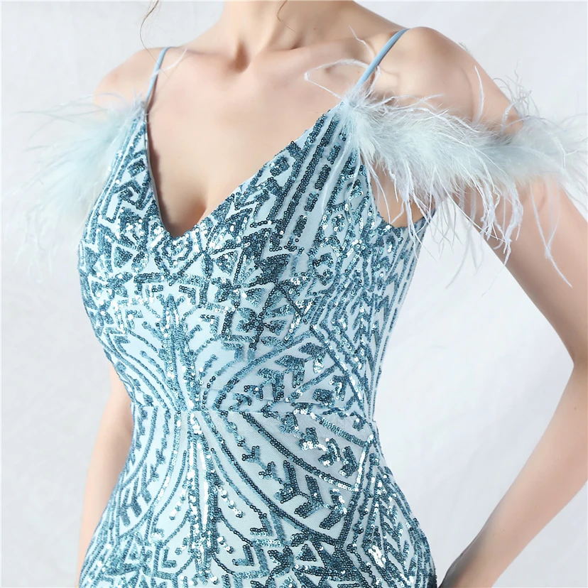 Robe de soirée haut de gamme ornée de perles florales et de plumes d'autruche. view 9