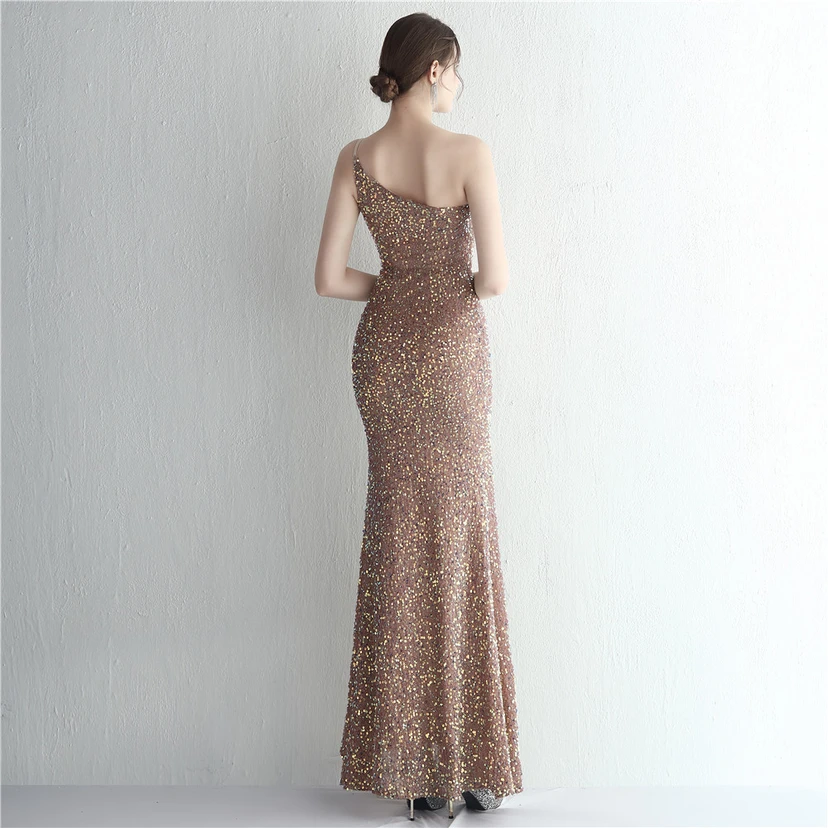 Handgefertigter Paillettenrock mit One-Shoulder-Schnitt, elegant für festliche Anlässe und Galas, mit Schlitz und Meerjungfrauenschnitt. view 37
