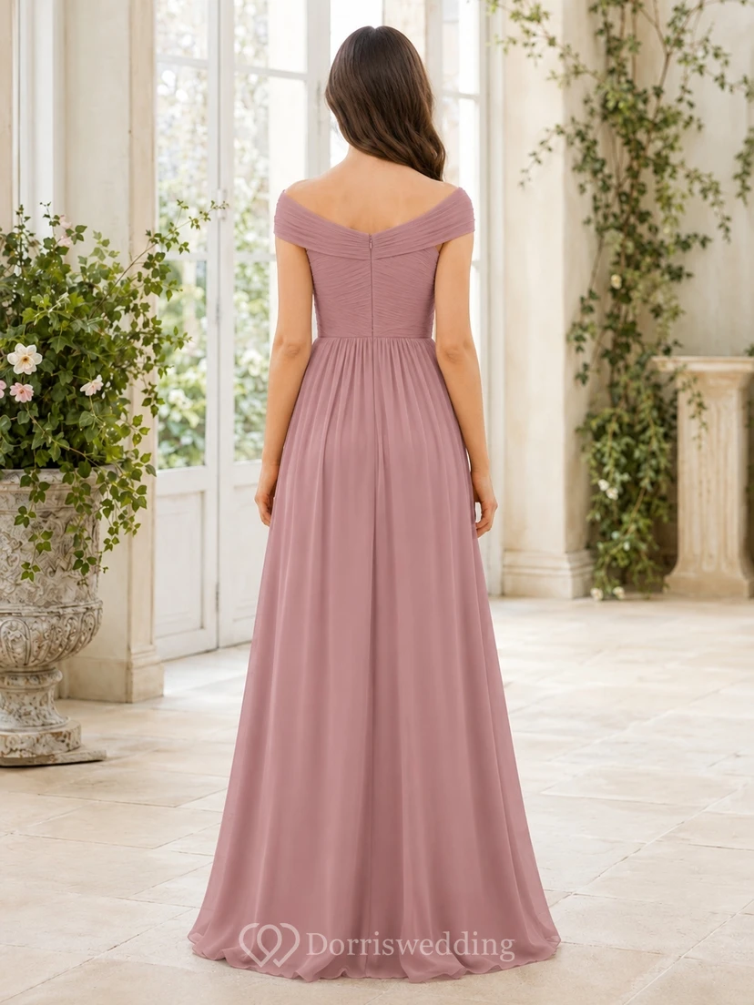 Vestido de dama de honor juvenil color rosa empolvado, corte en A, hombros descubiertos, mangas cortas. view 2