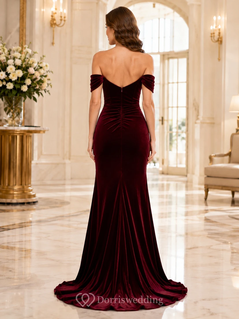 Robe de soirée sirène bordeaux en velours à épaules dénudées et fente view 2