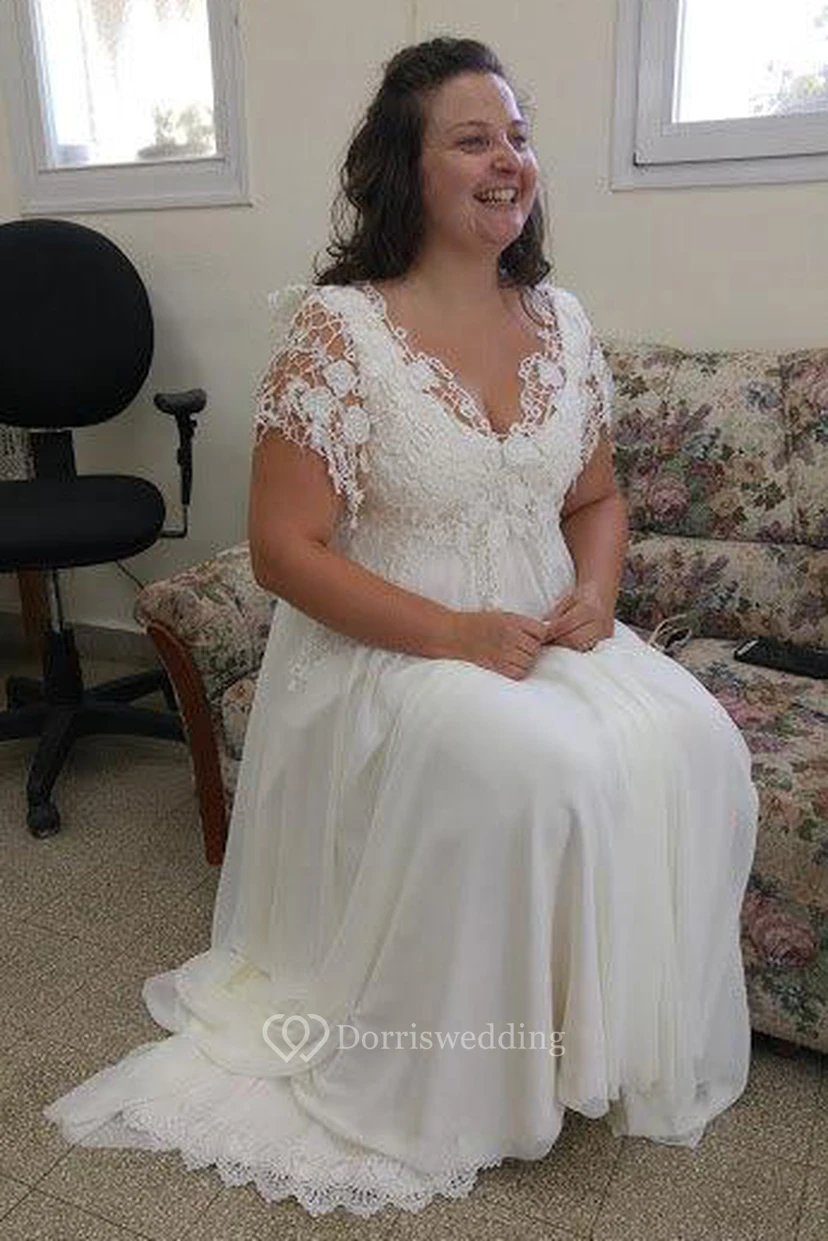 Vintage-Hochzeitskleid aus Chiffon mit V-Ausschnitt und kurzen Ärmeln in Übergröße aus Spitze view 3