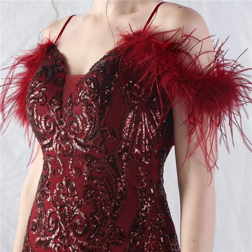 Robe de danse artisanale en filet rigide orné de plumes d'autruche, de perles et de fleurs, confectionnée en maille. view 29