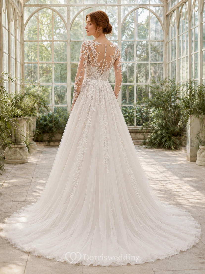 Robe de mariée romantique en dentelle, manches trois-quarts, coupe trapèze, taille naturelle, style chapelle view 2