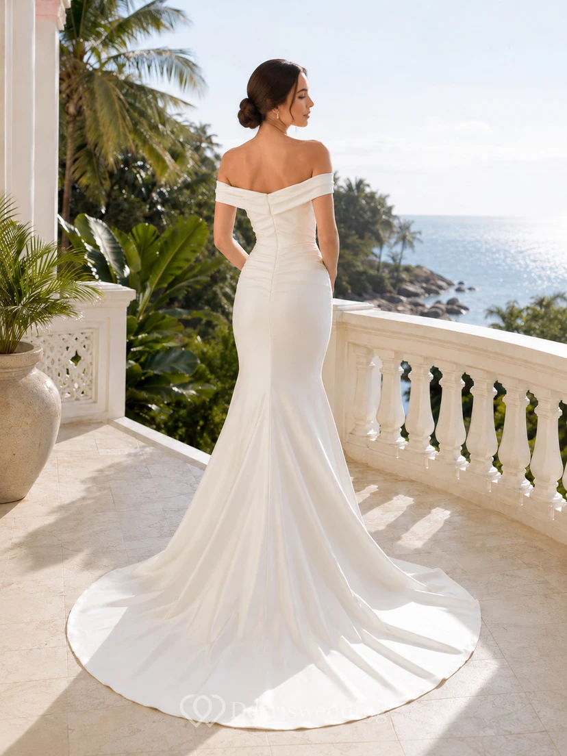 Robe de mariée sirène élégante en satin satiné à épaules dénudées et traîne chapelle view 2