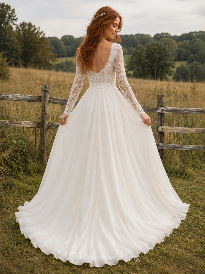 Robe de mariée bohème en tulle et dentelle à manches longues et col carré view 2