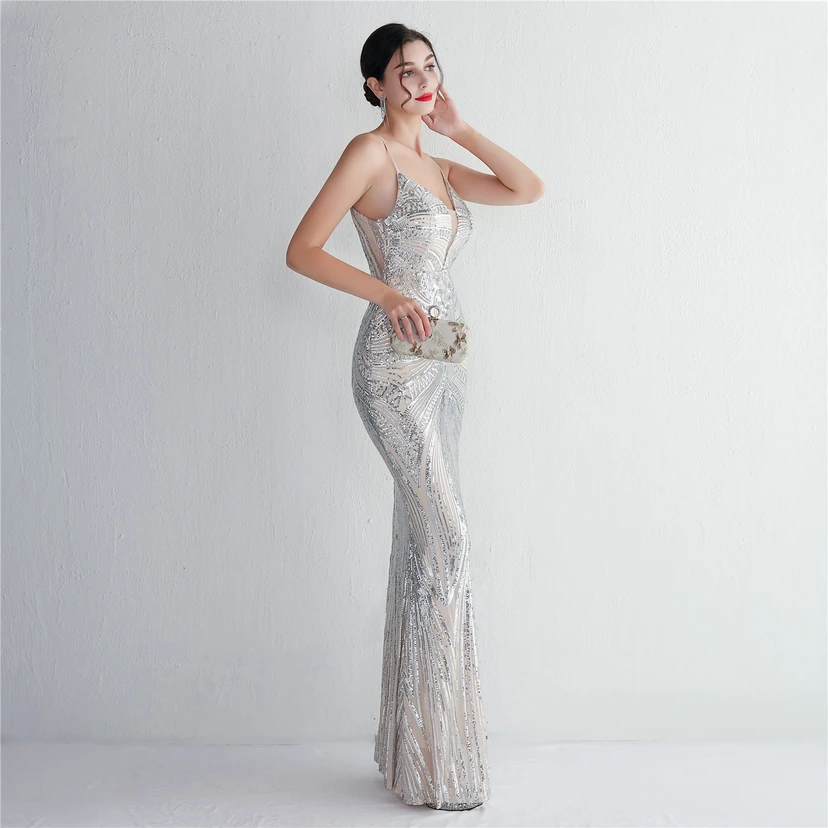 Vestido largo de noche con lentejuelas y tirantes de flores, ajustado, elegante y de estilo sofisticado. view 15