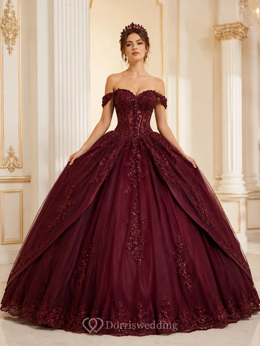 Elegante vestido de fiesta largo hasta el suelo de encaje y tul color borgoña con escote corazón y hombros descubiertos, ideal para quinceañeras o fiestas de graduación.