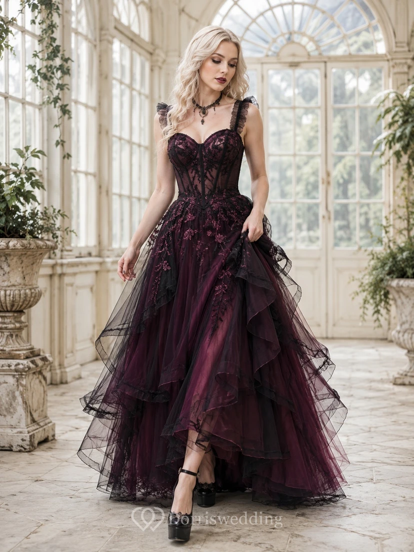 Vestido de noche formal de corte A con corsé de tul estilo gótico color ciruela y apliques
