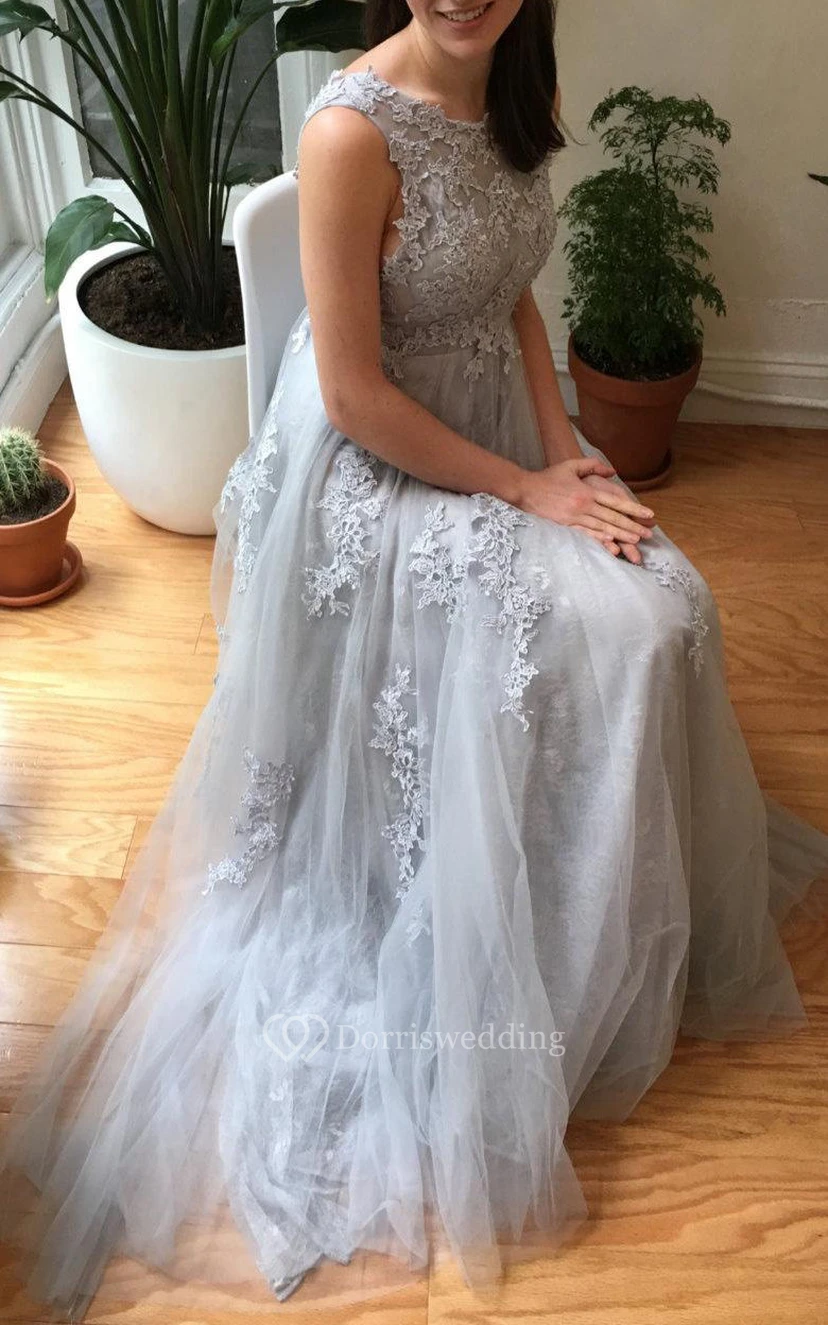 Robe de mariée en dentelle grise et bleue view 4
