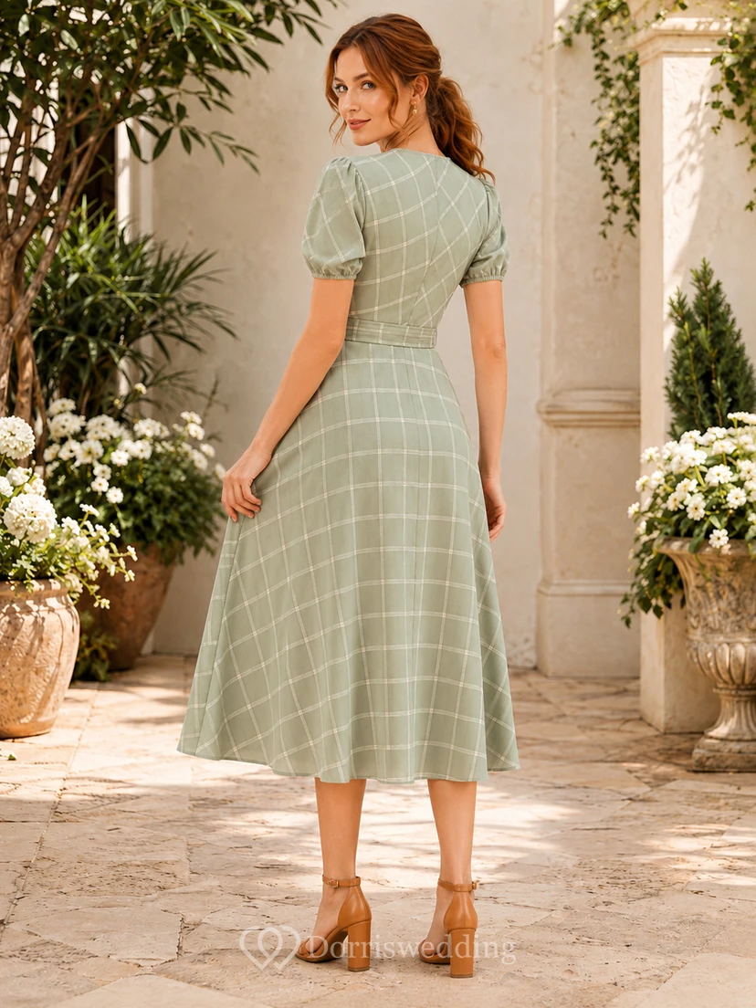 Vestido midi cruzado con escote en V y mangas abullonadas, estampado de cuadros en color verde salvia view 2