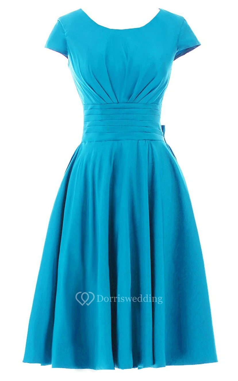 Kurzärmeliges, knielanges, plissiertes Chiffonkleid mit Schleife view 22