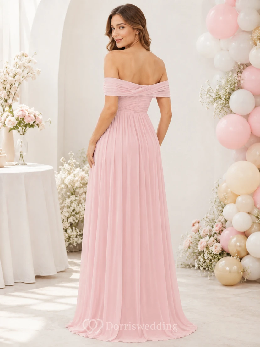 Romantisches, bodenlanges Umstandskleid aus Chiffon in zartem Rosa mit schulterfreiem Rock, Falten und Empire-Schnitt view 2