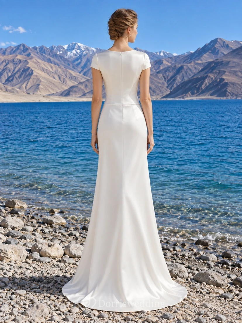 Schlichtes, bodenlanges Brautkleid aus Satin mit kurzem Ärmel und U-Boot-Ausschnitt view 2