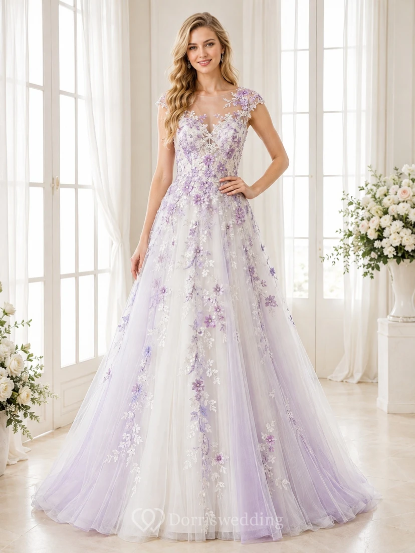 Lavendelfarbenes Brautkleid aus Tüll in A-Linie mit Blumenmuster, V-Ausschnitt, kurzen Ärmeln und Kapellenschleppe