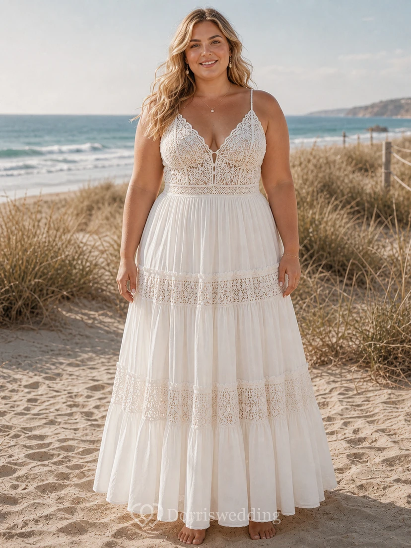 Robe de mariée bohème de plage avec bretelles spaghetti, corsage en dentelle et jupe longue à volants view 4