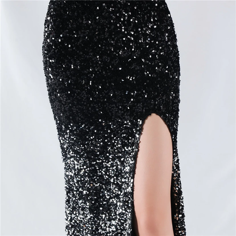Robe de soirée longue à une épaule, ornée de plumes d'autruche, de perles et de sequins, avec col asymétrique et fente haute. view 30
