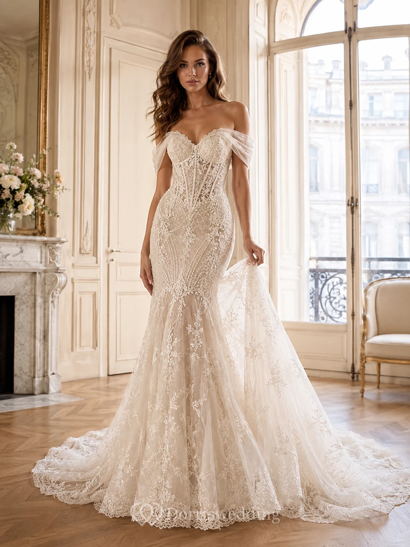 Robe de mariée sirène luxueuse en dentelle, décolleté cœur, manches courtes, traîne cathédrale, jupe amovible, idéale pour un mariage champêtre.