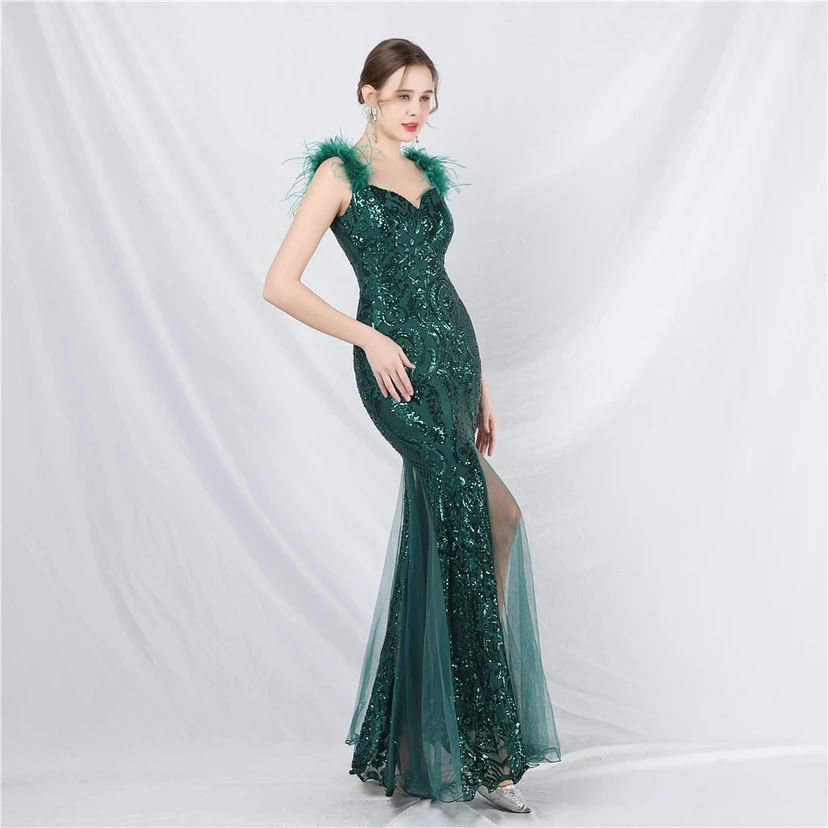 Robe longue haut de gamme en maille à sequins et plumes d'autruche. view 30