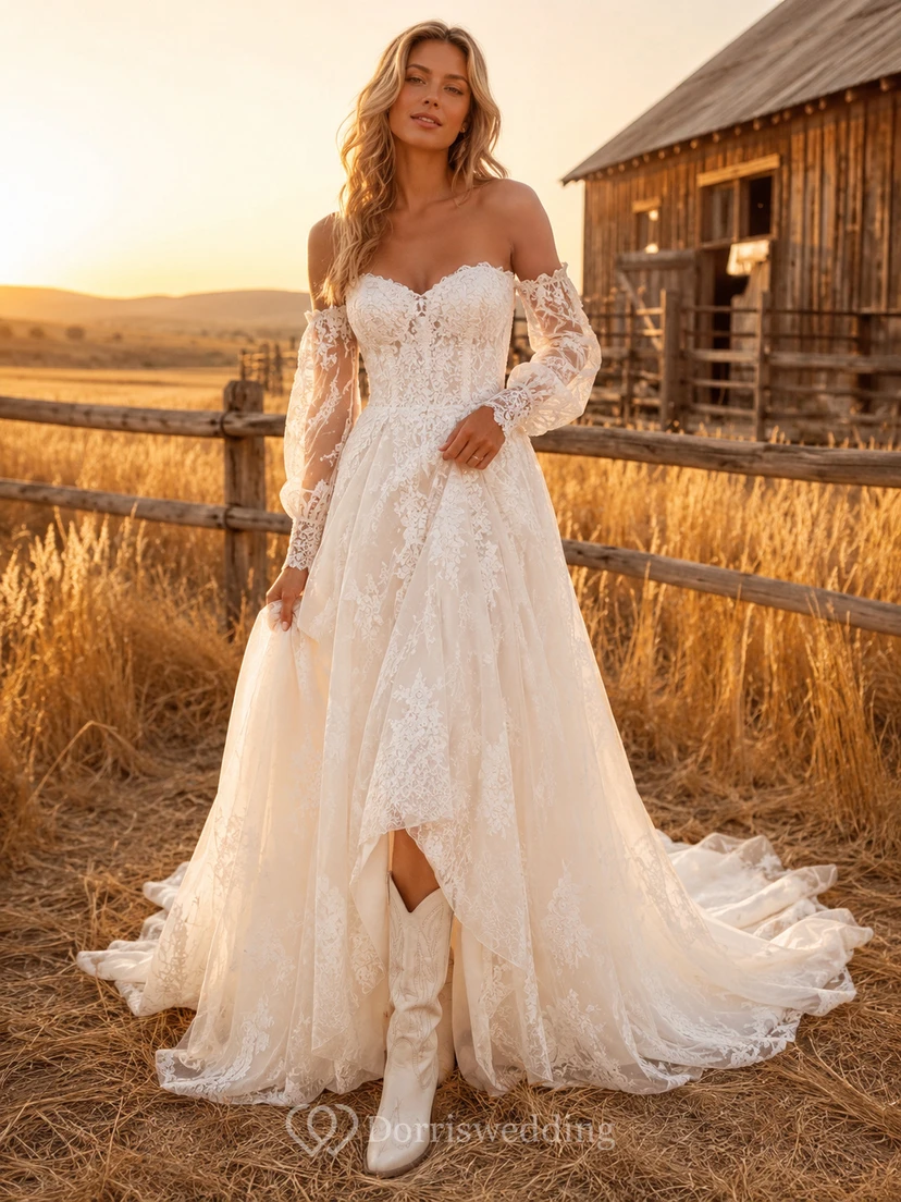 Robe de mariée champêtre en tulle et dentelle, coupe trapèze, épaules dénudées, manches longues, traîne chapelle, dos corset lacé fendu