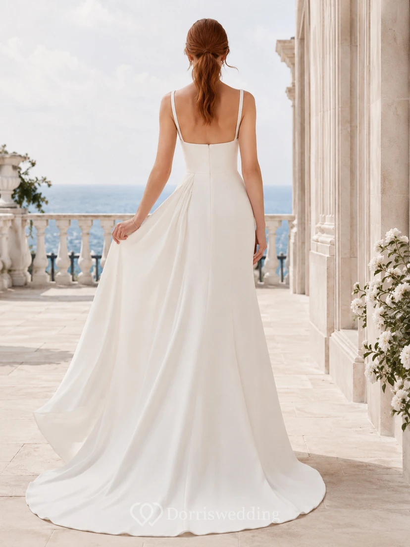 Vestido de novia de satén para la playa, corte recto, escote cuadrado, sin mangas, cola larga y abertura. view 2
