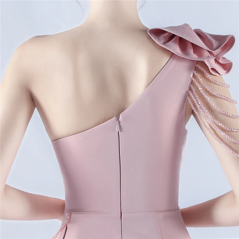 Vestido de noche de satén plisado con hombros descubiertos y escote alto, bordado a mano con cuentas y flores, para mujer. view 46