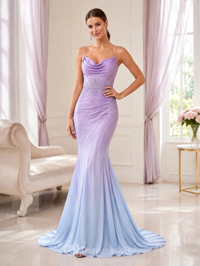Vestido de fiesta de sirena de satén elástico con fruncido degradado y tirantes finos color lavanda.